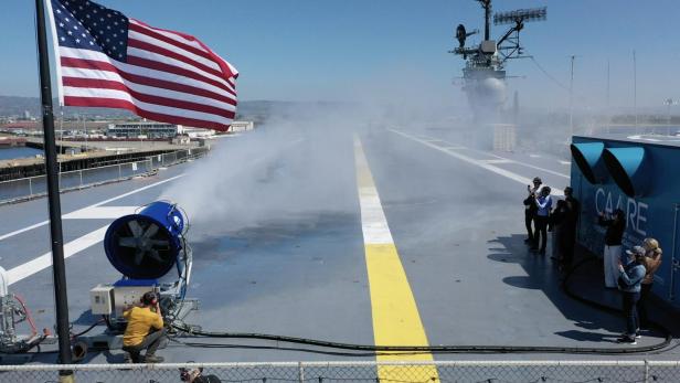 Die Wolkenmaschine ähnelt einer Art Schneekanone.
