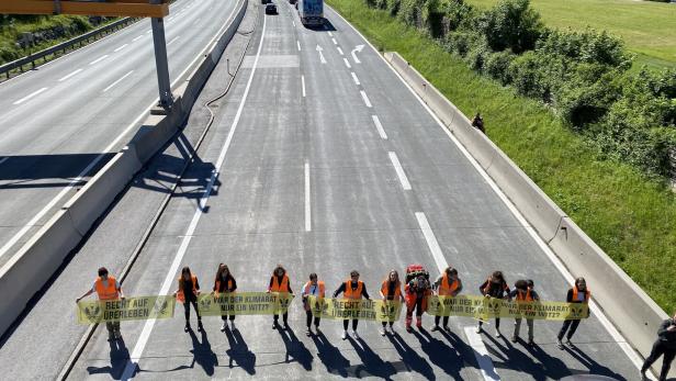 Klimakativisten auf der Autobahn
