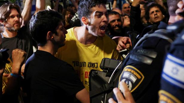 Protest against Israeli PM Benjamin Netanyahu's government and to call for the release of hostages, in Tel Aviv