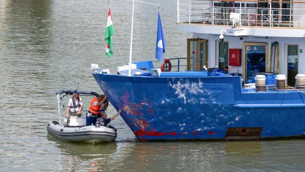 Two dead and five people missing after boat collision on the Danube River in Budapest