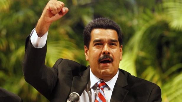Venezuelan President Nicolas Maduro gestures during a meeting with Mercosur members in Caracas July 9, 2013. REUTERS/Carlos Garcia Rawlins (VENEZUELA - Tags: POLITICS PROFILE)