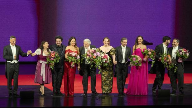 Hommage an und mit Plácido Domingo (in der Mitte): Das Publikum spendete immer wieder jubelnd stehende Ovationen
