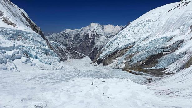 Mount Everest: Brite und Nepalese vermisst