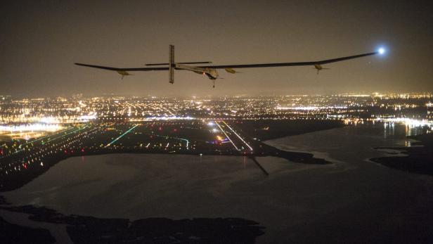 epa03779224 A handout picture provided by Solar Impulse on 07 July 2013 shows the solar-powered airplane approaching John F. Kennedy International Airport on the final leg of its flight across the United States from Dulles International Airport near Washington, DC, USA to New York, New York, USA, 06 July 2013. The plane which is capable of flying day and night without fuel, powered only by solar energy, was headed to New York on the final leg of its journey across America that started 03 May in San Francisco. EPA/SOLAR IMPULSE / HANDOUT / NEILS ACKERMAN HANDOUT EDITORIAL USE ONLY/NO SALES