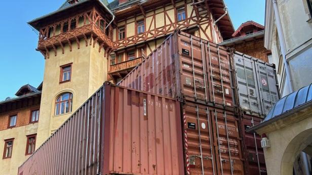 "Schandfleck" vom Semmering: Behörde gegen Mankers Containerdorf