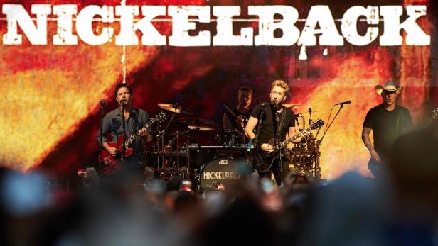 Nickelback gingen mit Bierdosen im Sakko zu den Salzburger Festspielen