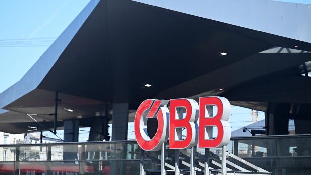 ÖBB-Logo beim Hauptbahnhof in Wien