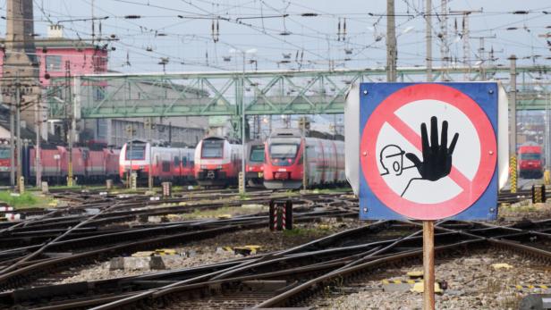 Verkehr - Zugsverkehr - Warnstreik der ÖBB