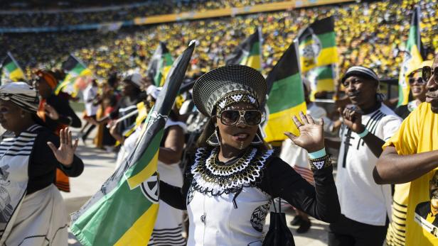 Wahlkampfveranstaltung in einem Stadion in Soweto, Südafrika