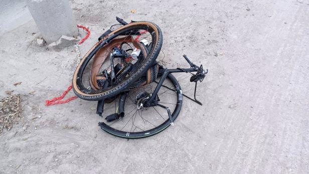 Das Fahrrad von Davide Rebellin nach dem Crash