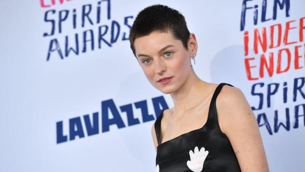 Emma Corrin bei den Film Independent Spirit Awards.