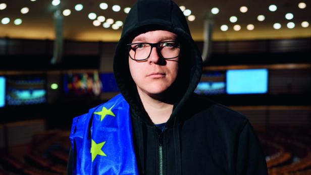 Nico Semsrott wurde durch die ZDF-Satiresendung „heute-show“ bekannt, an der er bis 2019 mitwirkte. 2021 wechselte er zur grünen EU-Fraktion.