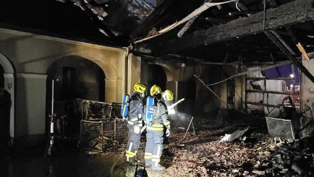 NÖ: Großbrand vernichtet Bauernhof