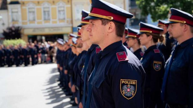 Hunderte Polizisten standen im Mittelpunkt einer Feier in NÖ
