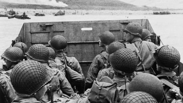 6. Juni 1944: US-Truppen in einem Landungsboot, das sich Utah Beach nähert. Es dauerte noch elf Monate bis Nazi-Deutschland kapitulierte.