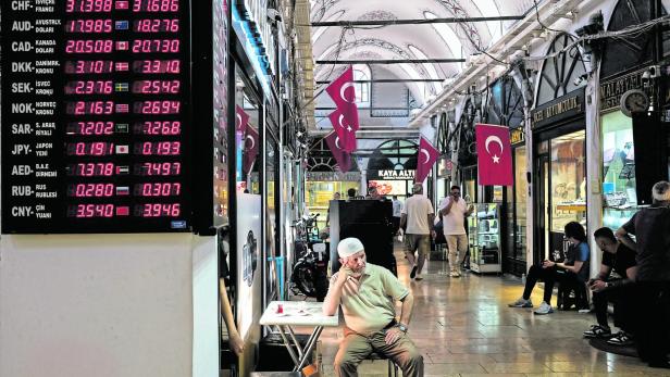 Turkish Lira hits a record low against US Dollar
