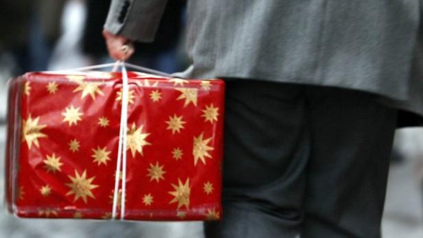Geldregen zu Weihnachten: Fast eine Mrd. Euro unterm Christbaum