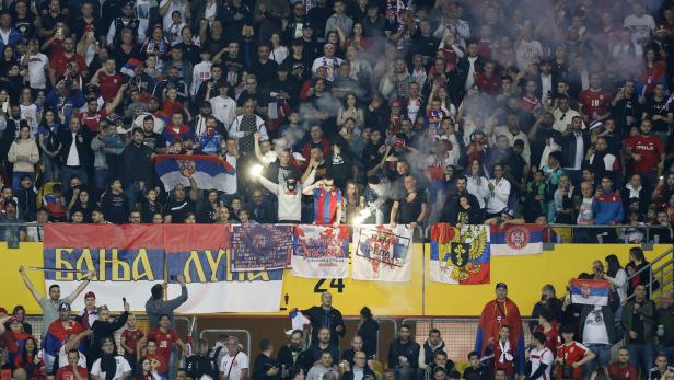 Serbische Fans im Wiener Ernst-Happel-Stadion