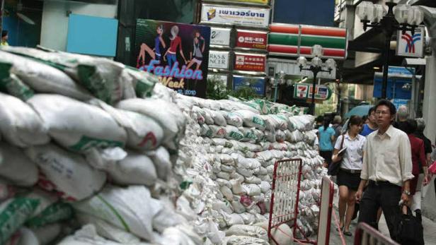 Wütende Bürger gegen Damm in Bangkok
