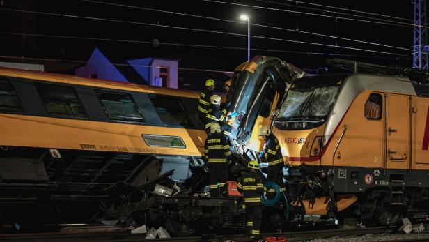 Züge frontal ineinander gekracht: Vier Tote und über 20 Verletzte in Tschechien