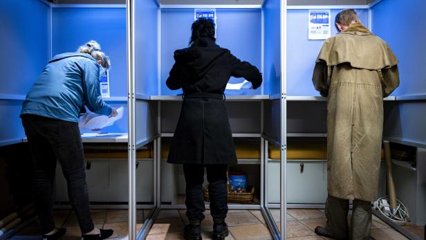 EU-Wahl hat begonnen: Niederländer gehen zur Urne