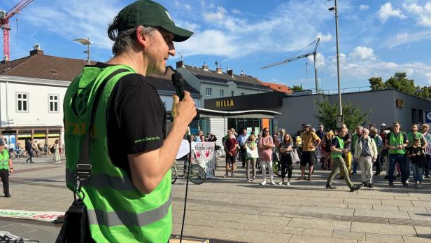 Ostumfahrung: Protestzug als Appetizer vor dem Falco-Konzert