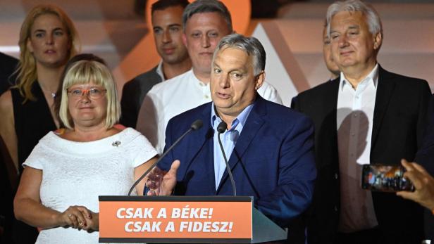 EU-Wahl in Ungarn: Orbán-Partei zwar vorne, muss aber Federn lassen