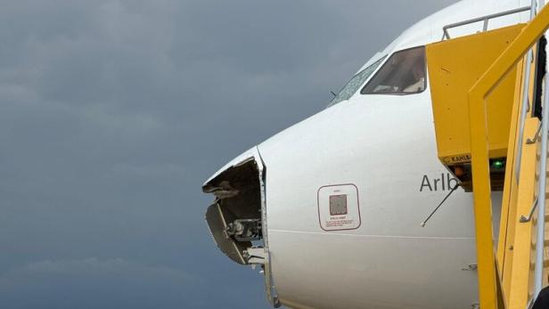 Tränen und Schock: Wie Passagiere den Horrorflug im Hagel erlebten