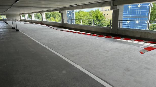 Parkgarage in NÖ muss kurz nach Eröffnung teilweise gesperrt werden