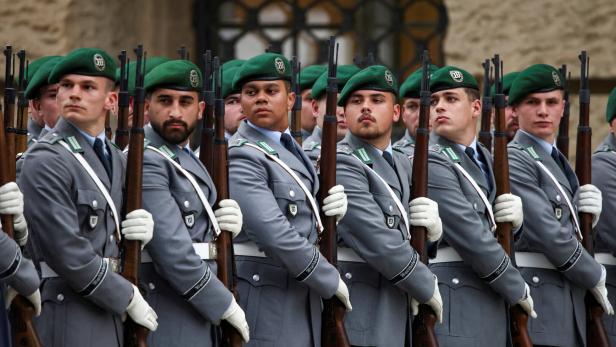 Deutschland will sich mit wenig Pflicht zur Wehr setzen