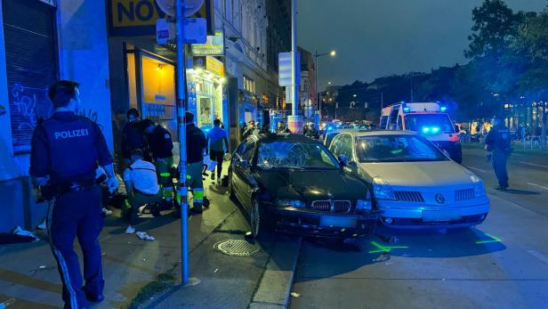 Auto fuhr in Wien gegen Fußgänger: Mehrere Menschen schwer verletzt