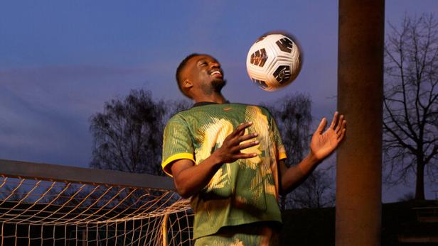 Jonny, der „WhyGuy“, im Trikot von Zalando.