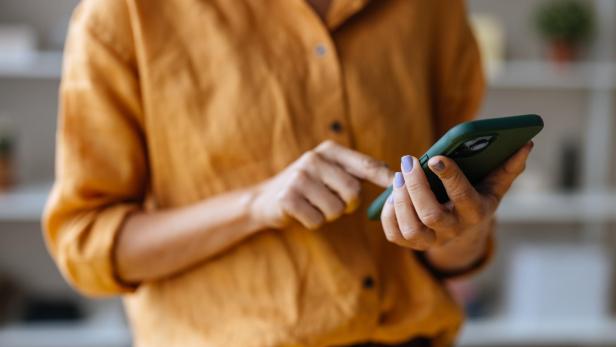 Kritik an neuem Gesetz zur Handyabnahme: Nur knapp drei Wochen bis zum Beschluss