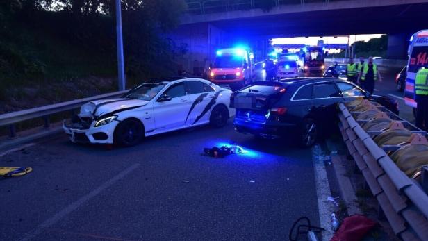 Schwerer Unfall in Wien-Donaustadt: Raser rammt Polizeiauto