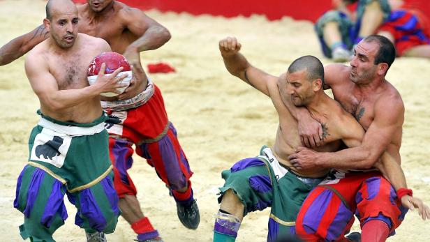 Calcio nannten die Florentiner das Fußgerangel um den Ball. Es wurde bereits im 17. Jahrhundert betrieben