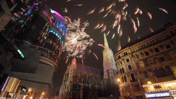 Feuerwerk über dem Stephansdom in Wien.