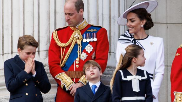 Prinz George mit seinen Eltern William und Kate und Bruder Louis und Schwester Charlotte