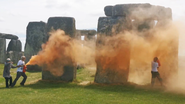 Klimaaktivisten besprühen 5.000 Jahre altes Monument Stonehenge
