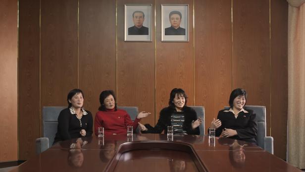 Vier Ex-Profifußballerinnen der nordkoreanischen Nationalmannschaft im Porträt von Brigitte Weich: „ ... ned, tassot, yossot ... “