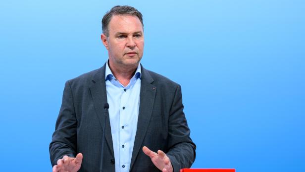 SPÖ: Andreas Babler schießt gegen ÖVP und will Orban "Kante zeigen"