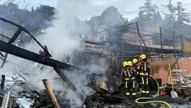 NÖ: Feuerwehren bekämpften Feuer in Schuppen und Taubenschlag