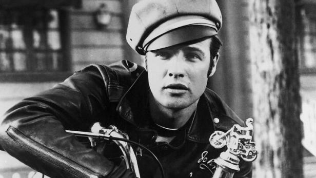 In dem 1953 gedrehten Film „Der Wilde“ wurde Marlon Brando zum Idol der rebellischen Jugend.