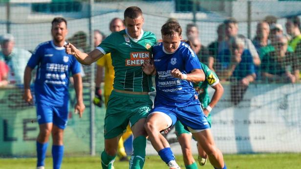 Testsieg: Nenad Cvetkovic (l.) mit Rapid in Herzogenburg