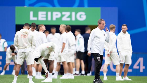 UEFA EURO 2024: PITCH WALK VOR ACHTELFINALE ÖSTERREICH - TÜRKEI