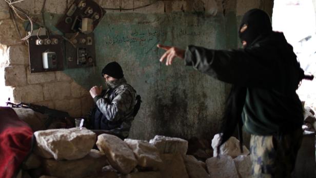 Kämpfer der Al-Nusra-Front in Aleppo: Der 20-Jährige soll sich unter die Fittiche der terroristischen Organisation begeben haben. (Archivbild)