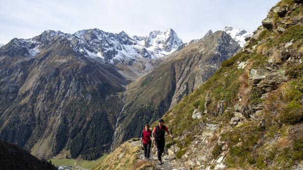 Wanderer in den Bergen im Tiroler Pitztal