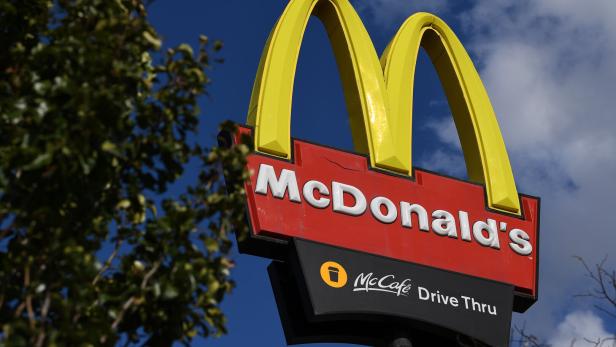 Fans erwarben "Happy Meals" wegen Pokémon-Sammelkarten und warfen die Burger einfach weg.