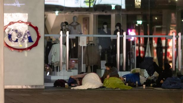 Obdachlose: Erster Infostand auf der Mariahilfer Straße