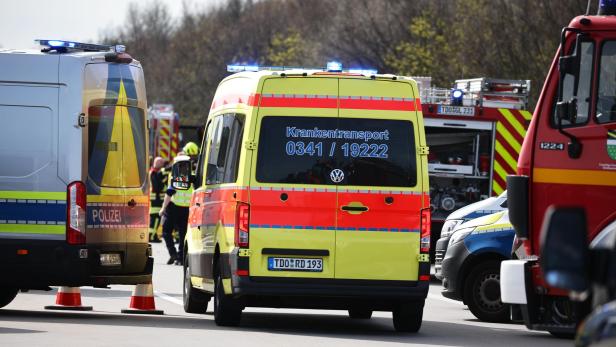 Unfall mit Reisebus auf A9 bei Leipzig