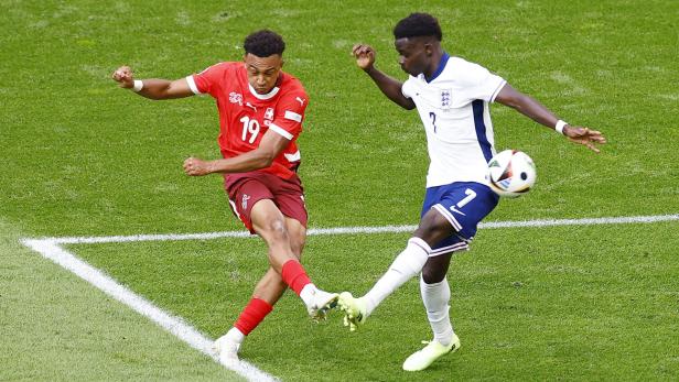 England kann plötzlich Elferschießen und steht im Semifinale